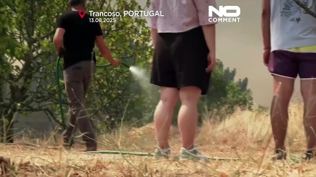 رجال الإطفاء يصارعون النيران للسيطرة على حرائق الغابات المستعرة في شمال ووسط البرتغال