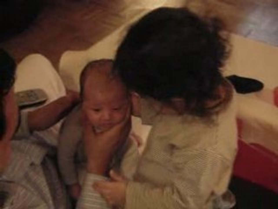 Alon fait le rot a Ethan