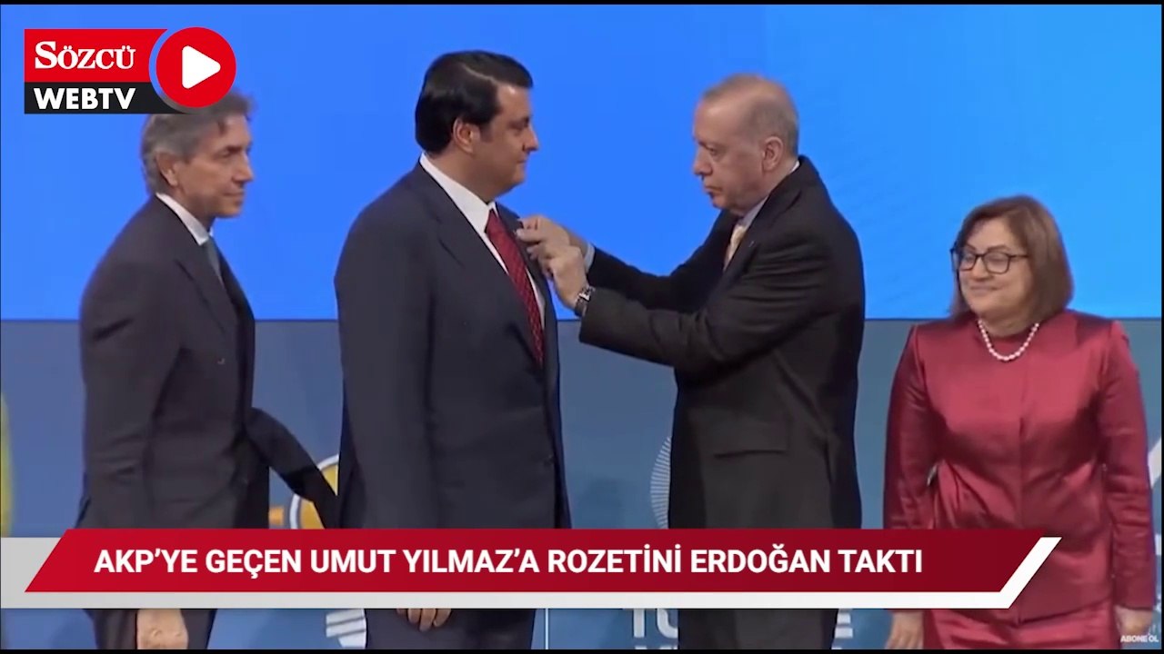 AKP'ye geçen Umut Yılmaz'a AKP rozetini Erdoğan taktı