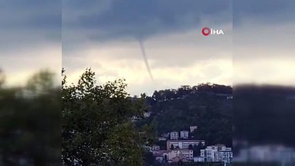 Deniz üzerinde oluşan hortum görenleri korkuttu, o anlar cep telefonu kamerasına yansıdı