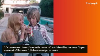 David Hallyday : Sa ressemblance avec son fils Cameron éclate, sa mère Sylvie Vartan le prouve !