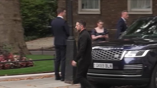 Zelenskiy and UK PM Share Warm Hug in London Ahead of Trump-Putin Summit