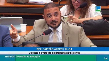 Deputado critica a esquerda durante sessão