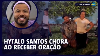 Hytalo Santos chora ao receber oração de pastora