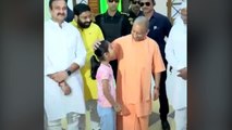 Class 4 Student Meets CM Yogi To Thank Him For Road Repair