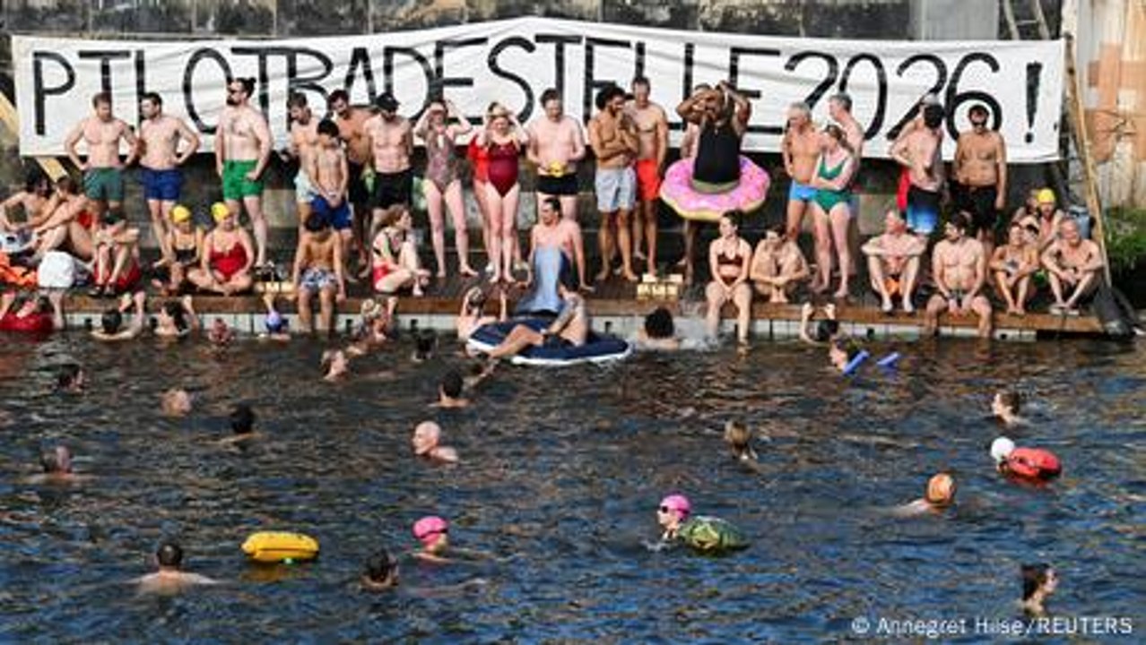 Berlin: Aktivisten schwimmen gegen Badeverbot in der Spree