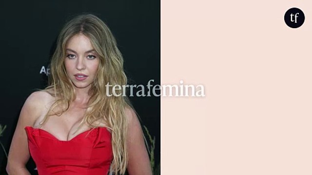 Tu te prends pour Dolly Parton ? , Et ta pub sexiste atroce ? : Sydney Sweeney méconnaissable sur les images inédites de son nouveau film, les fans divisés