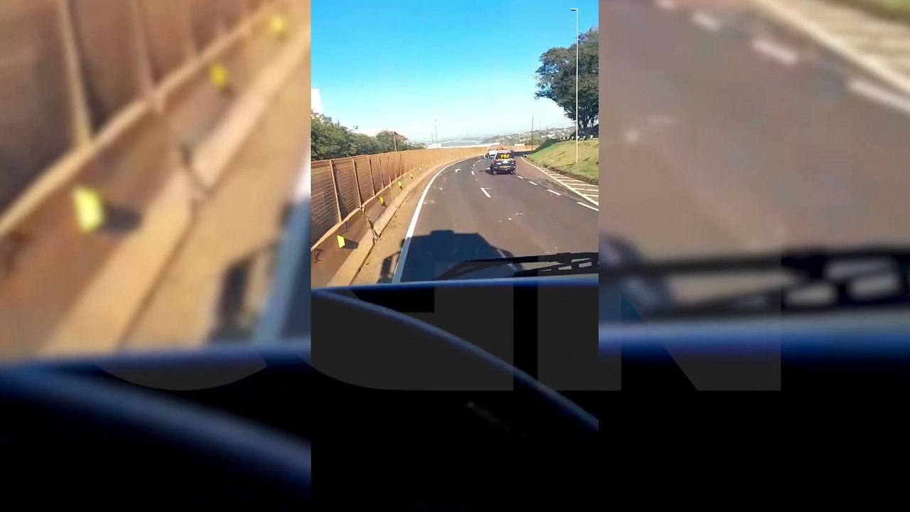 Argo roubado em Cascavel capota durante perseguição na BR-277