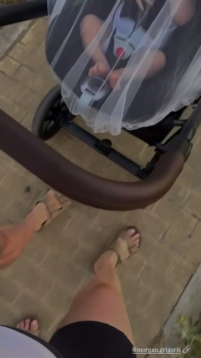 Ευρυδίκη Βαλαβάνη - Γρηγόρης Μόργκαν: Η πρώτη βόλτα με τον νεογέννητο γιο τους (Βίντεο)
