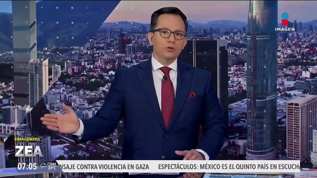 Caos vial por enorme socavón en la Calzada Ignacio Zaragoza