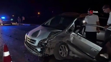 D-100’de iki otomobil kafa kafaya çarpıştı: 1’i ağır, 8 yaralı