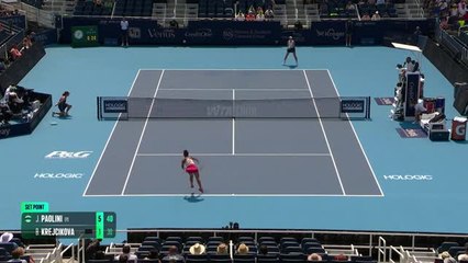 Cincinnati - Paolini surclasse Krejcikova et file en quarts