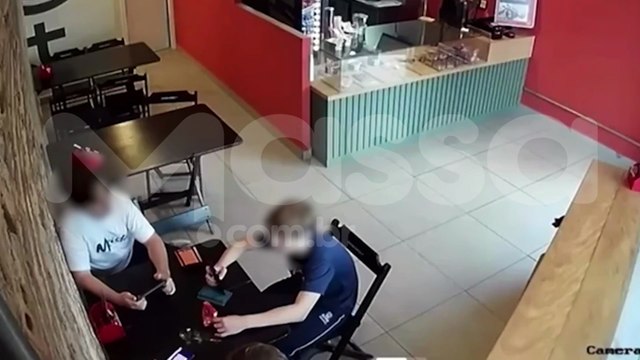 Grávida com faca na mão põe ladrão para correr em lanchonete no Paraná