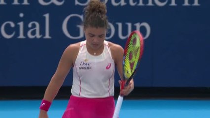Paolini dispatches Krejcikova in straight sets