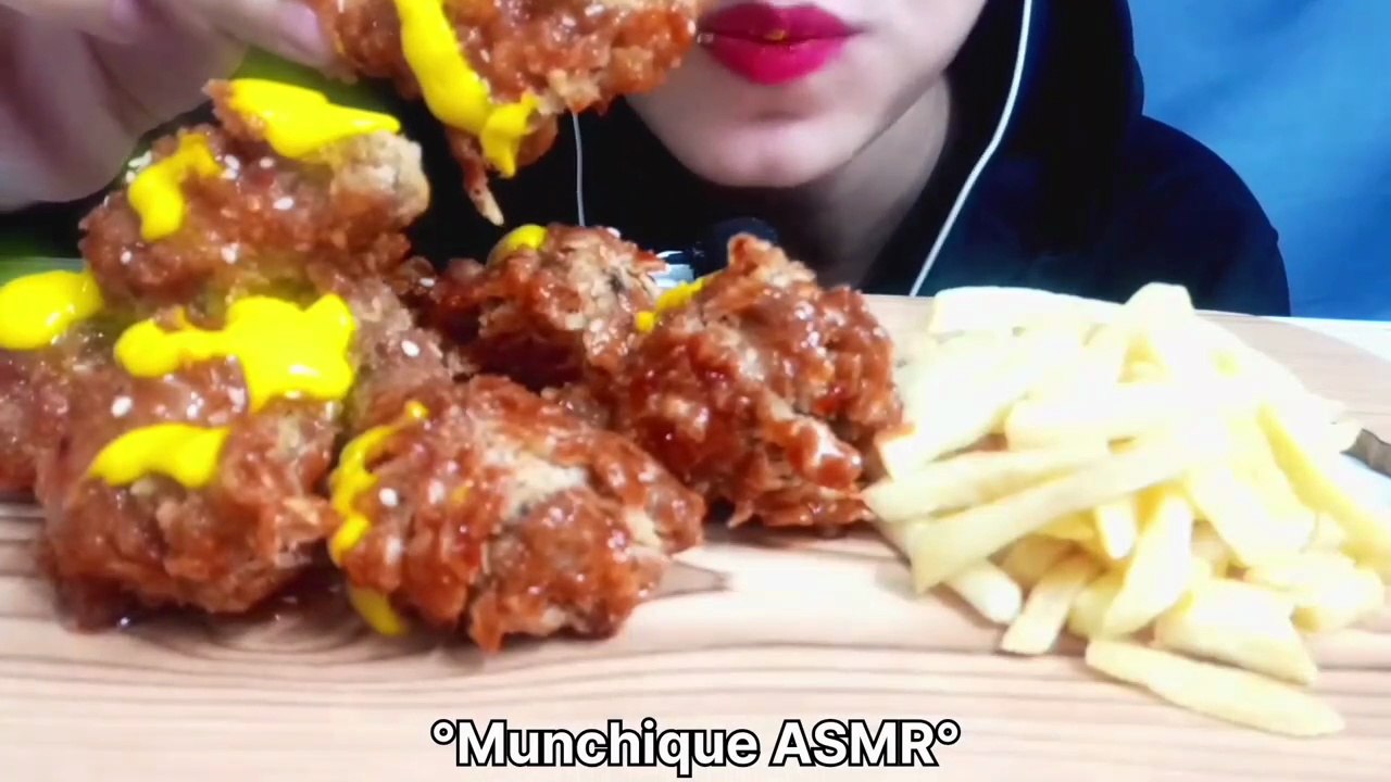 Eating Korean Fried Chicken & Fries - ASMR Eating Mukbang