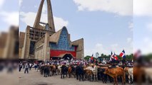 Colorida celebración anual de los Toros de la Virgen en Higüey