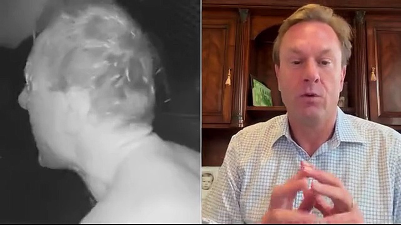 'قُبض عليه مرتديا ملابسه الداخلية وحذاءه فقط'.. مرشح لحاكم ولاية أمريكية يؤكد استمراره بحملته- فيديو -