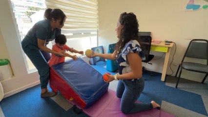 mqn-Esta madre lleva años buscando a su posible hijo perdido-150825