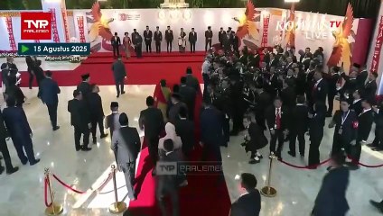 Detik-detik Iring-iringan Presiden Prabowo Tiba di Gedung MPR/DPR