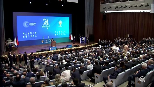 Cumhurbaşkanı Erdoğan, AK Parti'ye katılan Çerçioğlu'na rozetini taktı