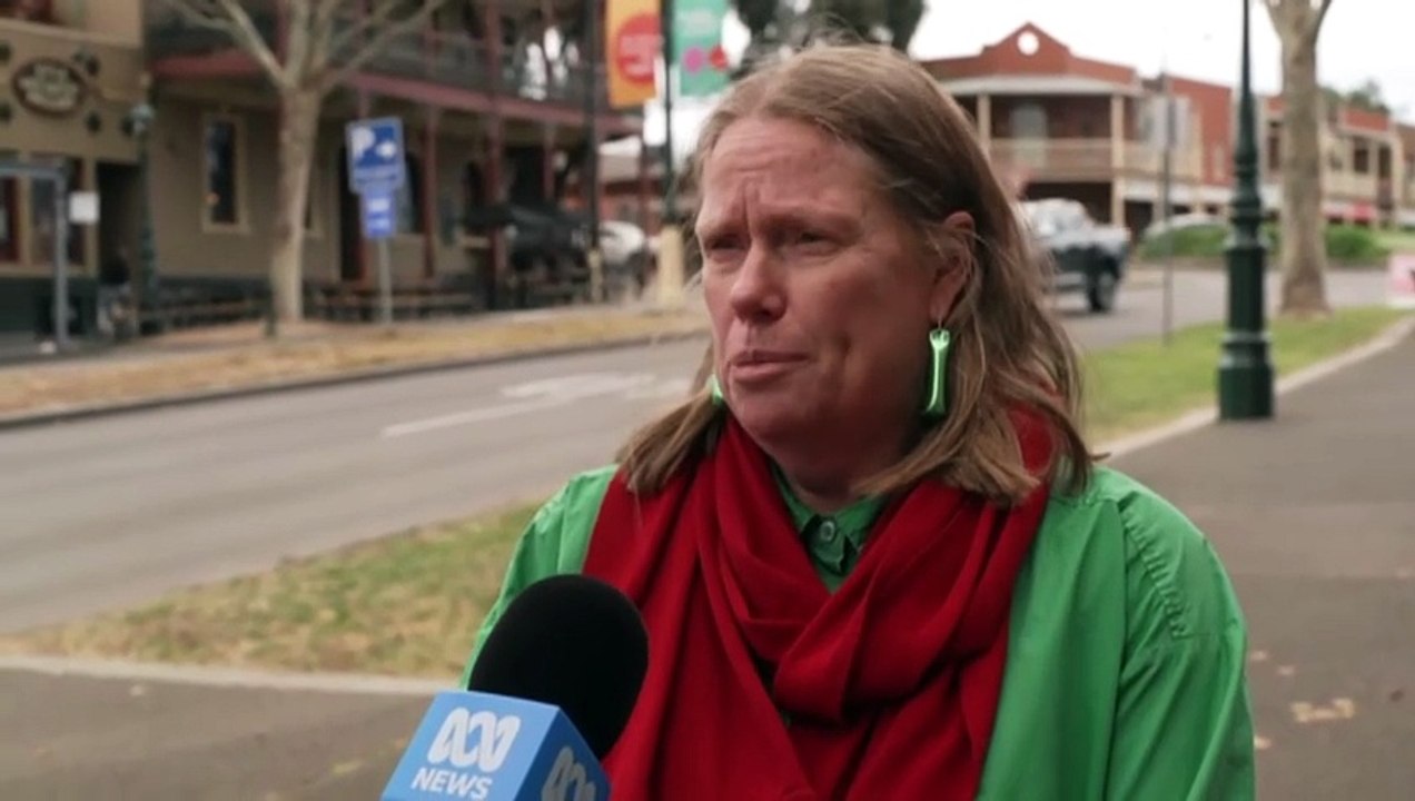 Authors pull out of Bendigo Writers Festival over censorship concerns