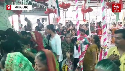 ભાવનગરમાં શીતળા માતાજીના મંદીરે ભાતીગળ લોકમેળા સાથે રાજકીય જમાવડો, લોકો મેળામાં ઉમટ્યા