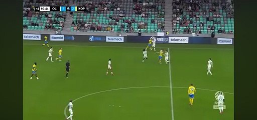 Le but depuis le milieu de terrain de Deni Juric - Foot - Slovénie - Koper