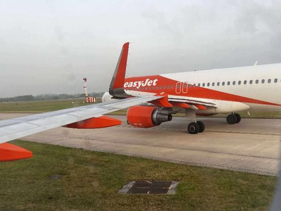 Zwei Flugzeuge kollidieren auf dem Rollfeld von Manchester