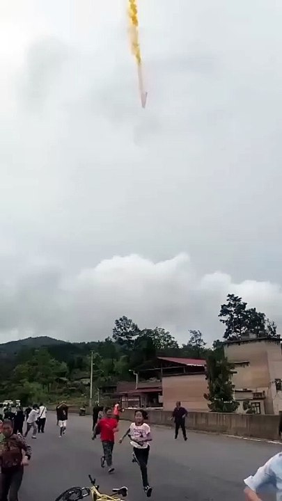 CHINA ROCKET CRASH ON TOWN