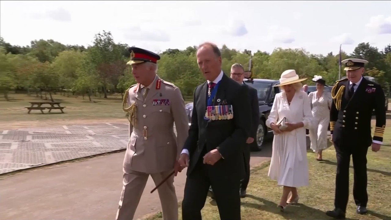 Royals, Prime Minister and Veterans Mark VJ Day with Moving Tribute