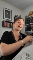 On ouvre le colis de y’a t’il un flic pour sauver le monde 🍿