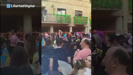 Un alcalde socialista les dice que "le gusta la fruta" a sus vecinos que cantaban "Pedro Sánchez, hijo de puta"