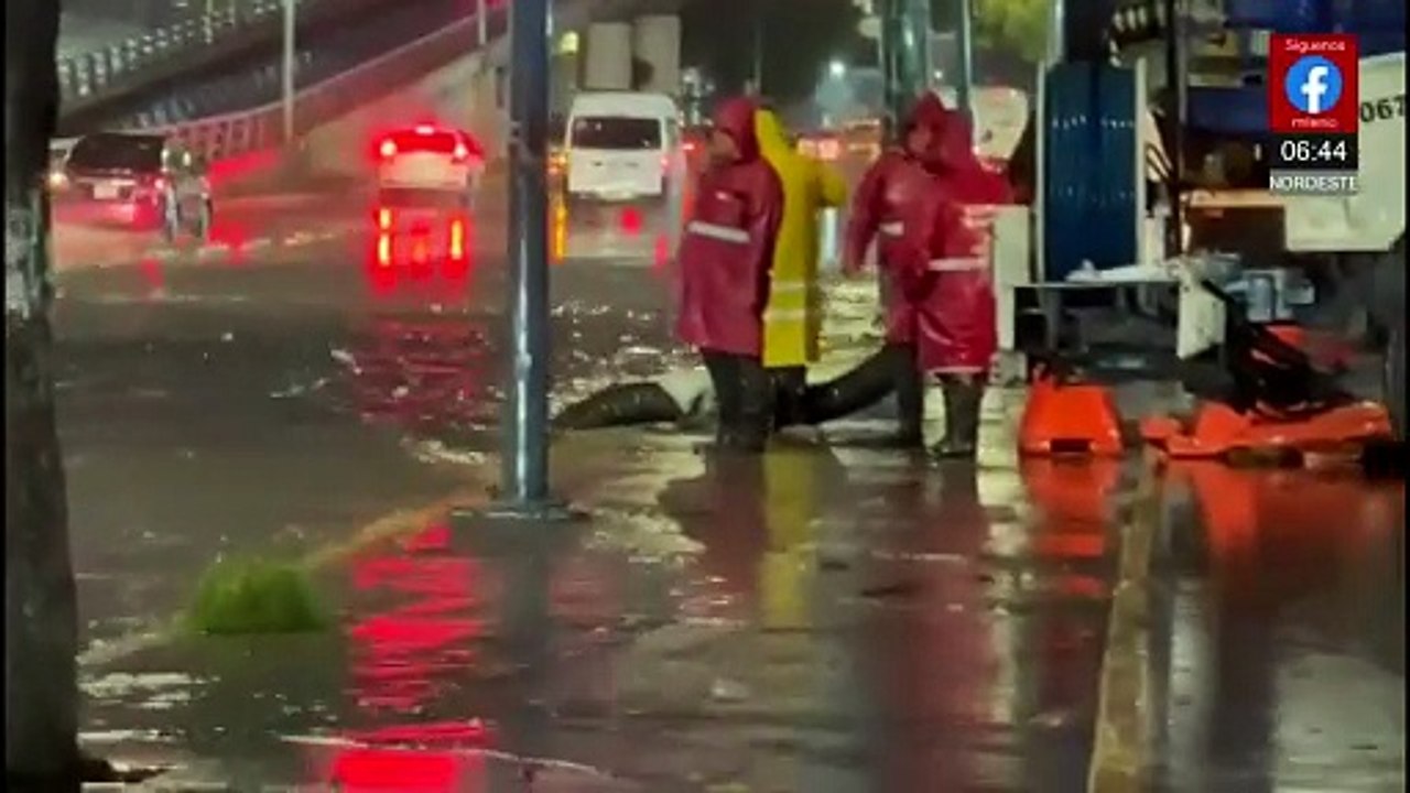 Inundaciones y daños en vialidades dejan intensas lluvias en Tultitlán, Edomex