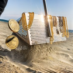 Beach Treasure Hunt! Testing a Sand-Sifting Gadget & Finding Surprises!