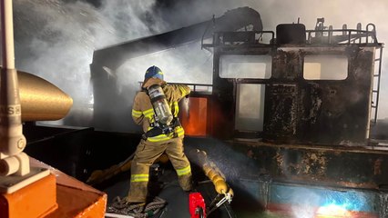 전남 여수에서 배 두 척에 불...3명 사상 / YTN