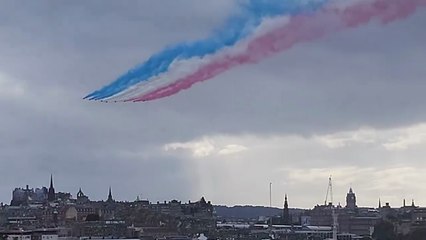 Red Arrows fly over Edinburgh