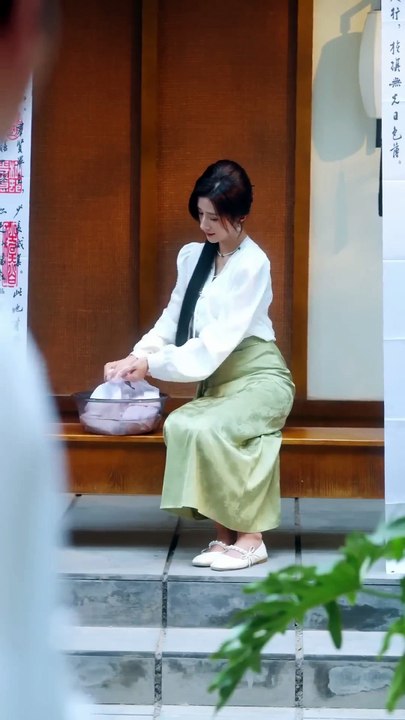 CEO Hated All Fake Elegant Women but Chose a Plain Ugly Girl as His Wife and Treated Her Gently_2
