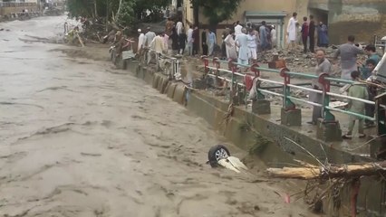 파키스탄, 홍수로 157명 사망...구호품 운반 헬기 추락 / YTN