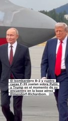 El bombardero B-2 y cuatro cazas F-35 vuelan sobre Putin y Trump