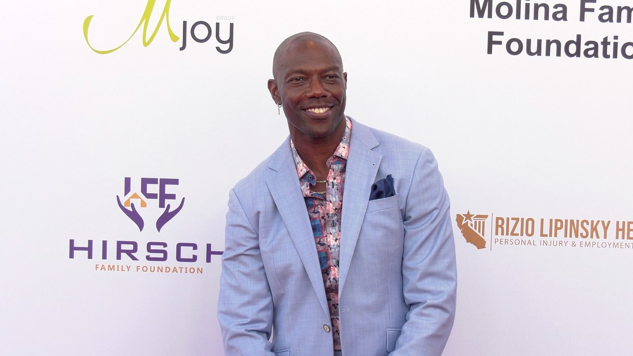 Terrell Owens attends the "Harold and Carole Pump Foundation 25th Anniversary Celebrity Dinner" red carpet in Los Angeles