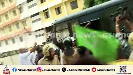 മഞ്ചേരി മെഡിക്കല്‍ കോളേജ് ജീവനക്കാര്‍ക്കെതിരായ കേസില്‍ പ്രതിഷേധം