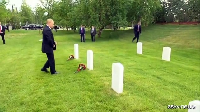 Alaska, Putin dopo il vertice in visita al cimitero fuori Anchorage
