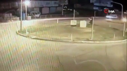 Amasya’da ambulansın hafif ticari araca çarptığı kaza kamerada