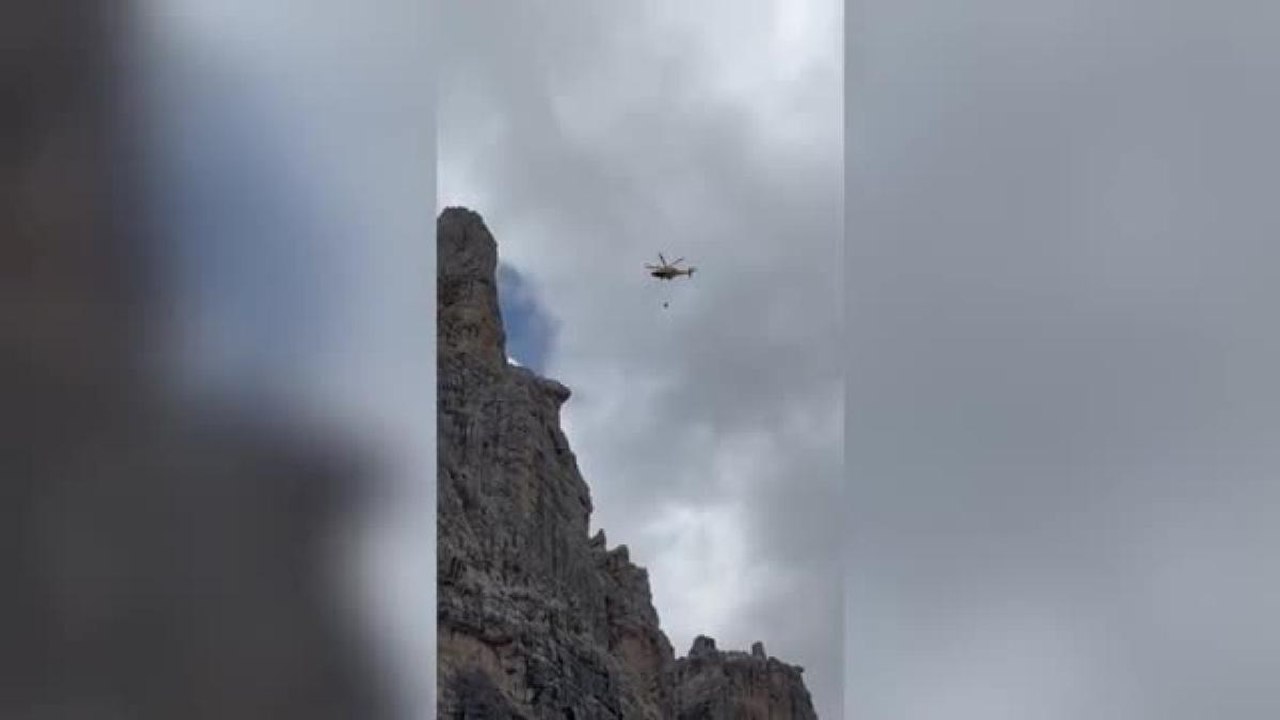 Precipita per dieci metri sulle Dolomiti di Brenta, salvata dall'elicottero del soccorso alpino