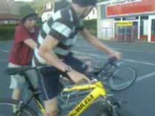 Spar Godinne/Alex caddie dans la haie