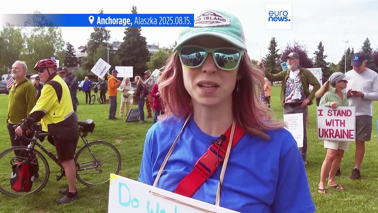 Az orosz elnök amerikai földön való fogadása ellen tüntettek a tárgyalások helyszínén, Anchorage-ben