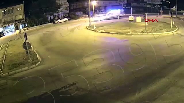 Hafif ticari araç ile ambulans çarpıştı; 5 yaralı