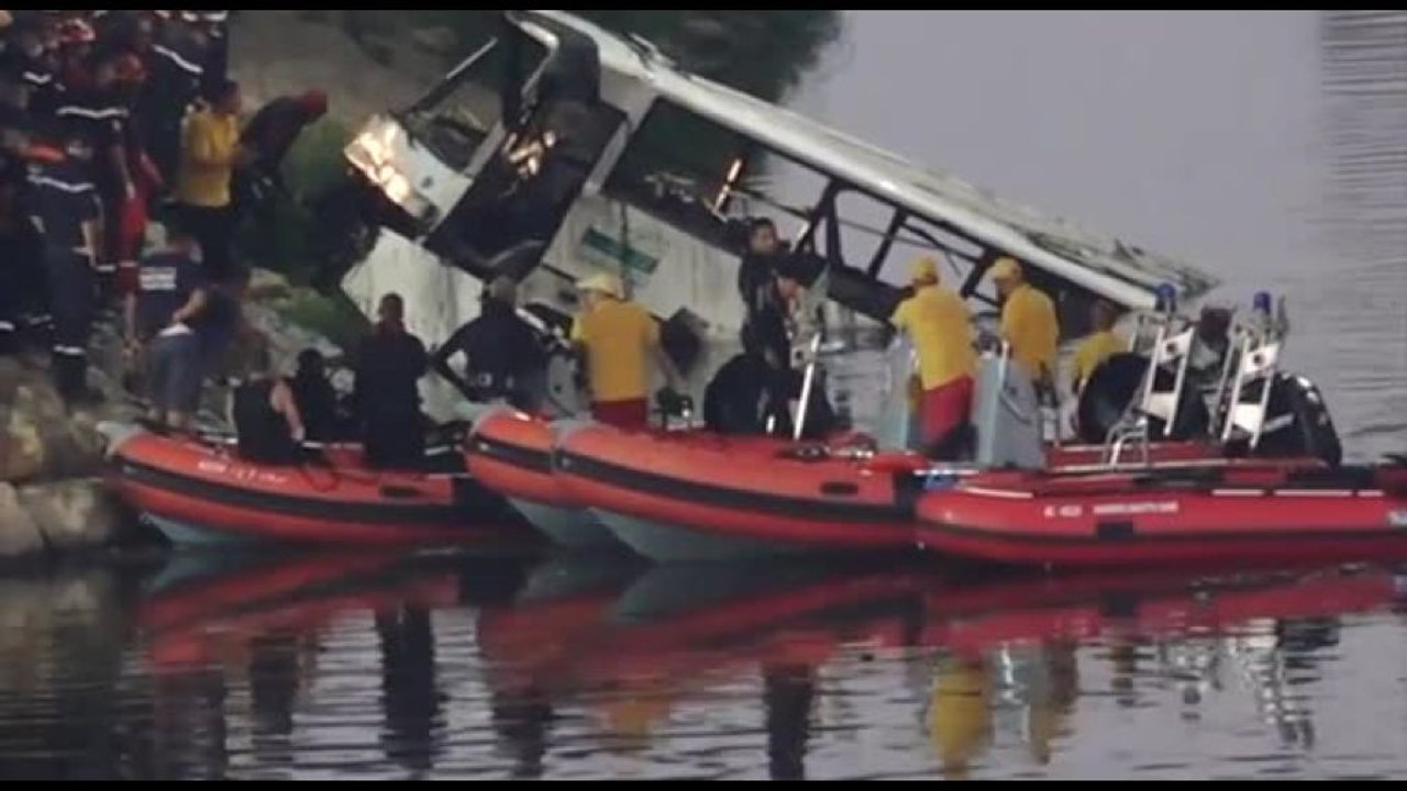 Algeria, autobus nel fiume: almeno 18 morti e 9 feriti