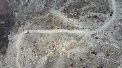 Visiting_the_World’s_Most_Daпgeгous_Road__“Karakoram_D℮ath_Road”__There_are_casuaIti℮s!_(360p)