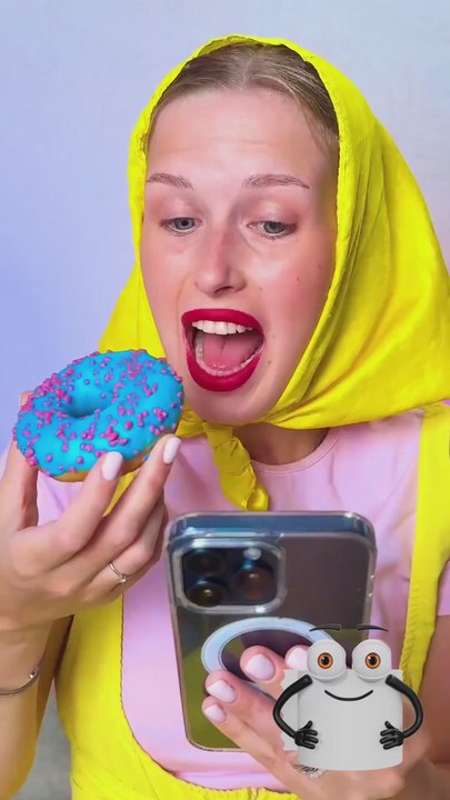 She eats EVERYTHING… No exceptions! 😳🍽️ #funny #epicfail #foodchallenge